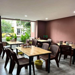 Cho thuê nhà hàng 62 Nguyễn Cư Trinh, Q1. Dt: 5x20m, Kc: trệt 2 lầu.
