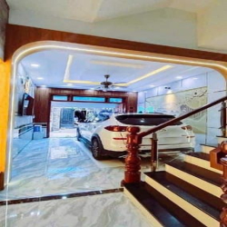 Xe hơi ngủ nhà - 4 Tầng - 4,2m x 15m - Nội thất cao cấp - Gần chợ