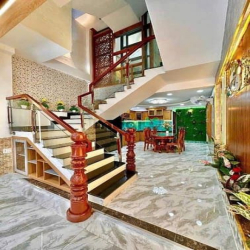 Xe hơi ngủ nhà - 4 Tầng - 4,2m x 15m - Nội thất cao cấp - Gần chợ