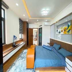 Nhà 2 MT, Thang Máy 450Kg, Đg Lê Đức Thọ, DT:4.2X16m, Lửng, 4Lầu, S/Tg