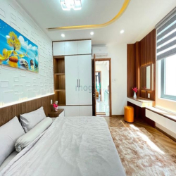 Nhà 2 MT, Thang Máy 450Kg, Đg Lê Đức Thọ, DT:4.2X16m, Lửng, 4Lầu, S/Tg