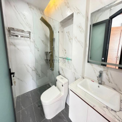 Nhà 2 MT, Thang Máy 450Kg, Đg Lê Đức Thọ, DT:4.2X16m, Lửng, 4Lầu, S/Tg