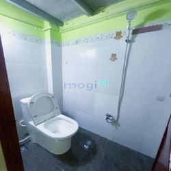 phòng trọ  bình tân có sẵn máy lạnh, có thang máy. Giờ giấc tự do