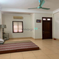 Bán nhà mặt phố trung tâm quận Đống Đa, phố Tây Sơn giá 13 tỷ, 42m2, K