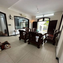 Cho thuê villa 4 phòng ngủ, full nội thất Đường 20, p. Bình An, quận 2