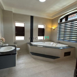 Cho thuê villa 4 phòng ngủ, full nội thất Đường 20, p. Bình An, quận 2