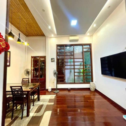 Cần bán gấp! phân lô Hạ Yên Quyết, 2 ôtô tránh, sát công viên, nhà mới