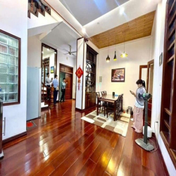 Cần bán gấp! phân lô Hạ Yên Quyết, 2 ôtô tránh, sát công viên, nhà mới