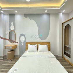 Nhà Phan Xích Lonh - Nhà Siêu Đẹp FULL Nội Thất Xịn 5 Tầng Hẻm Xe Hơi.