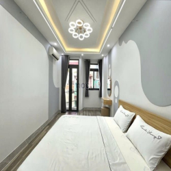 Nhà Phan Xích Lonh - Nhà Siêu Đẹp FULL Nội Thất Xịn 5 Tầng Hẻm Xe Hơi.