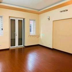 Nhà chính chủ 45m giá chỉ hơn 7 tỷ, ô tô, Hoàng Quốc Việt, Cầu Giấy