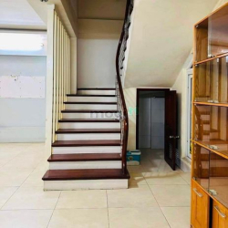 Nhà chính chủ 45m giá chỉ hơn 7 tỷ, ô tô, Hoàng Quốc Việt, Cầu Giấy