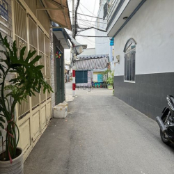 Bán nhà 2 tầng hẻm xe hơi nhà mới kiên cố ở liền phạm văn chiêu GV