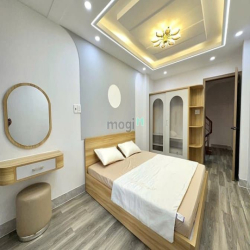 Nhà Phan Xích Lonh - Nhà Siêu Đẹp FULL Nội Thất Xịn 5 Tầng Hẻm Xe Hơi.