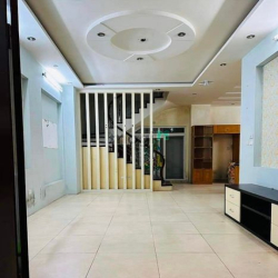 Nhà chính chủ 45m giá chỉ hơn 7 tỷ, ô tô, Hoàng Quốc Việt, Cầu Giấy