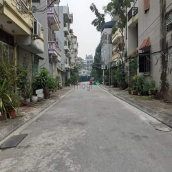 Ô tô tránh - vỉa hè - MT 6.6m - vuông - Bán Đất Ngọc Thụy, Long Biên