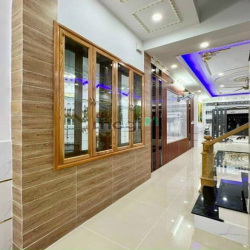 Nhà bán đường Gò Xoài: 4mx20m đúc 1 lửng 4 lầu. Giá: 5.9 tỷ