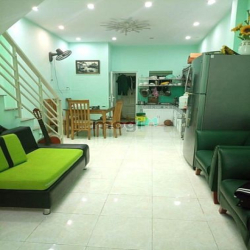 Nhà giá tốt, 74M2 VUÔNG, Ngay khu ẩm thực Phan Xích Long, 5 tỷ nhỉnh