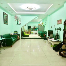 Nhà giá tốt, 74M2 VUÔNG, Ngay khu ẩm thực Phan Xích Long, 5 tỷ nhỉnh