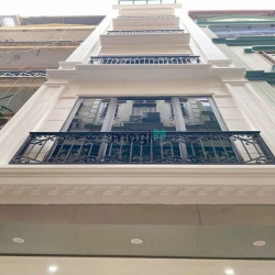 Cho thuê nhà ngõ 102 khuất duy tiến 65m  x4T ô tô đỗ cửa