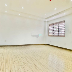 Văn Phòng 100m2 Tân bình giá rẻ, free quản lý, Toà Nhà 99 đường C18,
