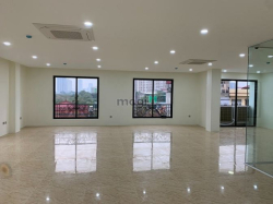 Cho thuê sàn văn phòng Tố Hữu, 120 m2. sàn thông, mặt tiền rộng