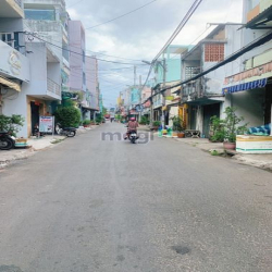 Bán nhà MT  Đội Cung. DT : 3,55m x 10m, NH 3.65m. 3 lầu. Nhà đẹp.