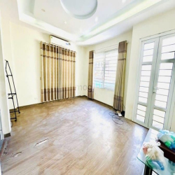 Bán nhà Cầu Giấy, phố Nguyễn Văn Huyên 50m 4 tầng mặt 5m, giá chỉ 8 tỷ