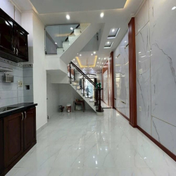 Nhà đẹp cần tìm chủ mới Lạc Long Quân, quận 11, 68m2, 2tỷ350, sổ sẵn.