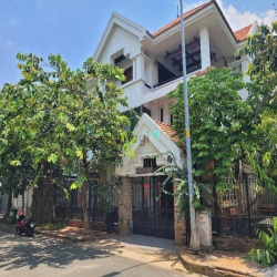 Biệt thự khu Compound sang Nguyễn Văn Hưởng, 3 lầu. giá 77tr/th