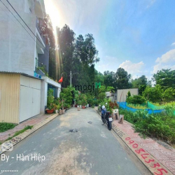Bán Đất 1 xẹt đường 197 Hoàng Hữu Nam, Tân Phú, Quận 9 • 92m2 ngang 5m