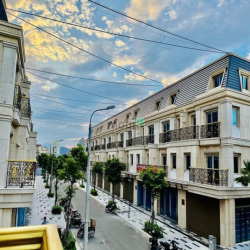 Áp lực ngân hàng bán Regal Pavillon ở đường Nguyễn Lộ Trạch giá tốt