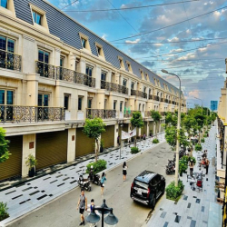Áp lực ngân hàng bán Regal Pavillon ở đường Nguyễn Lộ Trạch giá tốt