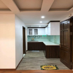 Bán gấp nhà căn hộ tập thể Nguyễn Chí Thanh giá 2,6 tỷ, 85m, lô góc mớ