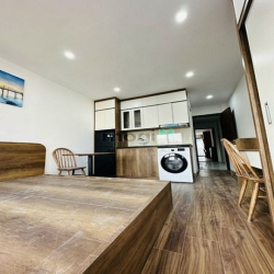 CCMN Cầu Giấy lô góc 75m2 ô tô đỗ cửa 7T thang máy 15PKK giá 12.5 tỷ