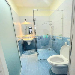 Ngay chợ hạnh thông tây, cv làng hoa, ô tô vô nhà, 5.5x15m, 4 tầng, 7.