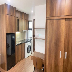 CCMN Cầu Giấy lô góc 75m2 ô tô đỗ cửa 7T thang máy 15PKK giá 12.5 tỷ