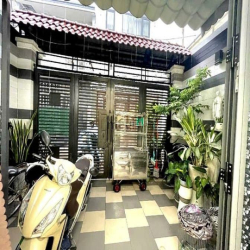 Ngay chợ hạnh thông tây, cv làng hoa, ô tô vô nhà, 5.5x15m, 4 tầng, 7.