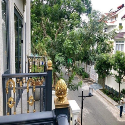 Cần tiền bán giá rẻ biệt thự mỹ tú, kế trường đinh thiện lý, quận 7