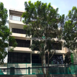 Bán tòa văn phòng Thảo Điền, Quận 2, 1 hầm + 5 tầng, 20x20m