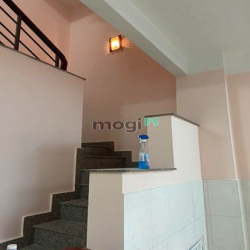 Nhà 3 Tầng, 3 mặt hẻm xe hơi, có chỗ để xe oto, đối diện Landmark 81
