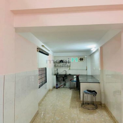 Nhà 3 Tầng, 3 mặt hẻm xe hơi, có chỗ để xe oto, đối diện Landmark 81