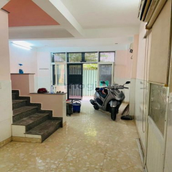 Nhà 3 Tầng, 3 mặt hẻm xe hơi, có chỗ để xe oto, đối diện Landmark 81