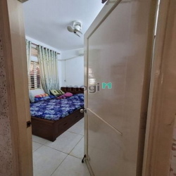 Gia đình bán căn hộ 312 Lạc Long Quân