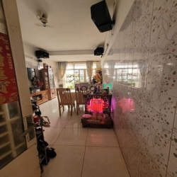 Gia đình bán căn hộ 312 Lạc Long Quân