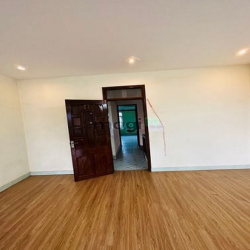 Cho thuê nhà nguyên căn phố Giang Biên 100m2  thông sàn tiện văn phòng