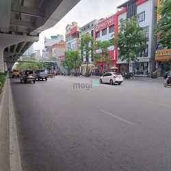 Cần bán tòa văn phòng mặt phố Phạm Văn Đồng - Cầu Giấy. S =190m