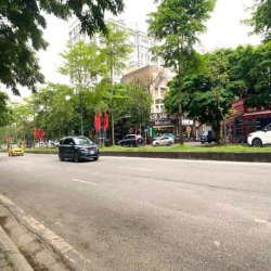 Nhà MP Chu Huy Mân-Long Biên 121m2, MT 8.8m, kinh doanh, chỉ 38 tỷ.