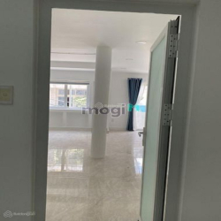 Hàng hiếm ngay Chợ Bến Thành - MT Thủ Khoa Huân, đoạn 2 chiều - 5*22m