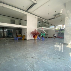 Cho Thuê 2MT Vườn chuối 10x25M2, trệt 5 lầu thang máy chỉ 80tr